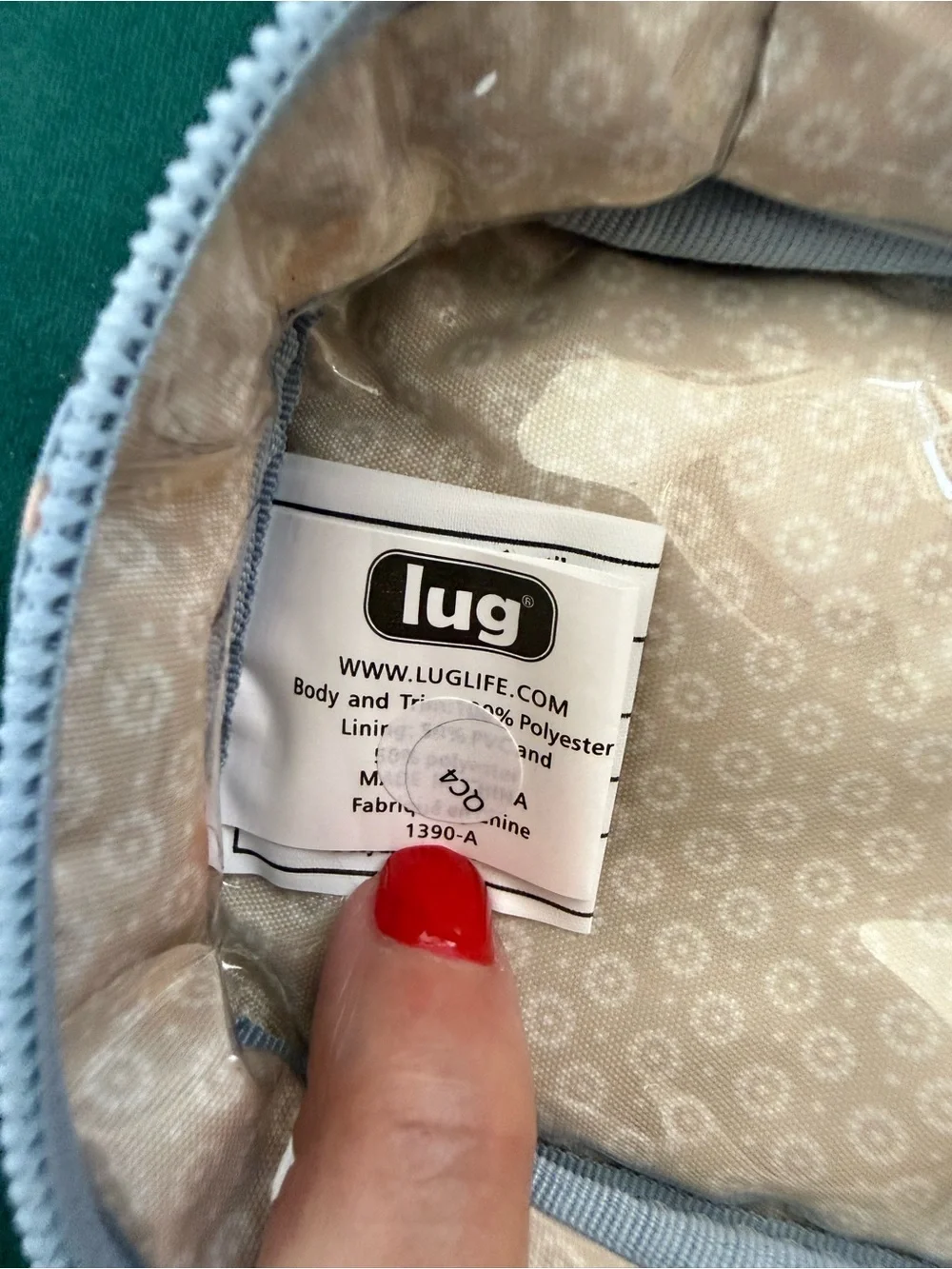 lug light blue